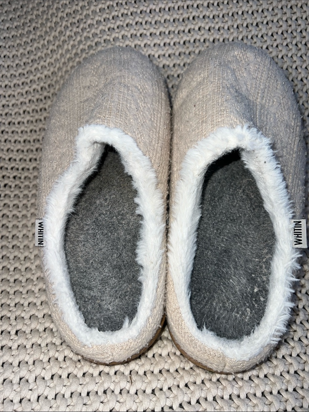 Cozy Beige Women’s Slipper Clogs with Faux Fur Trim - Picture 5 of 5